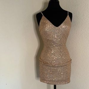 Lovely Day V Neck/Back Spaghetti Strap Sequin Sexy Mini Dress Size Medium (1113)